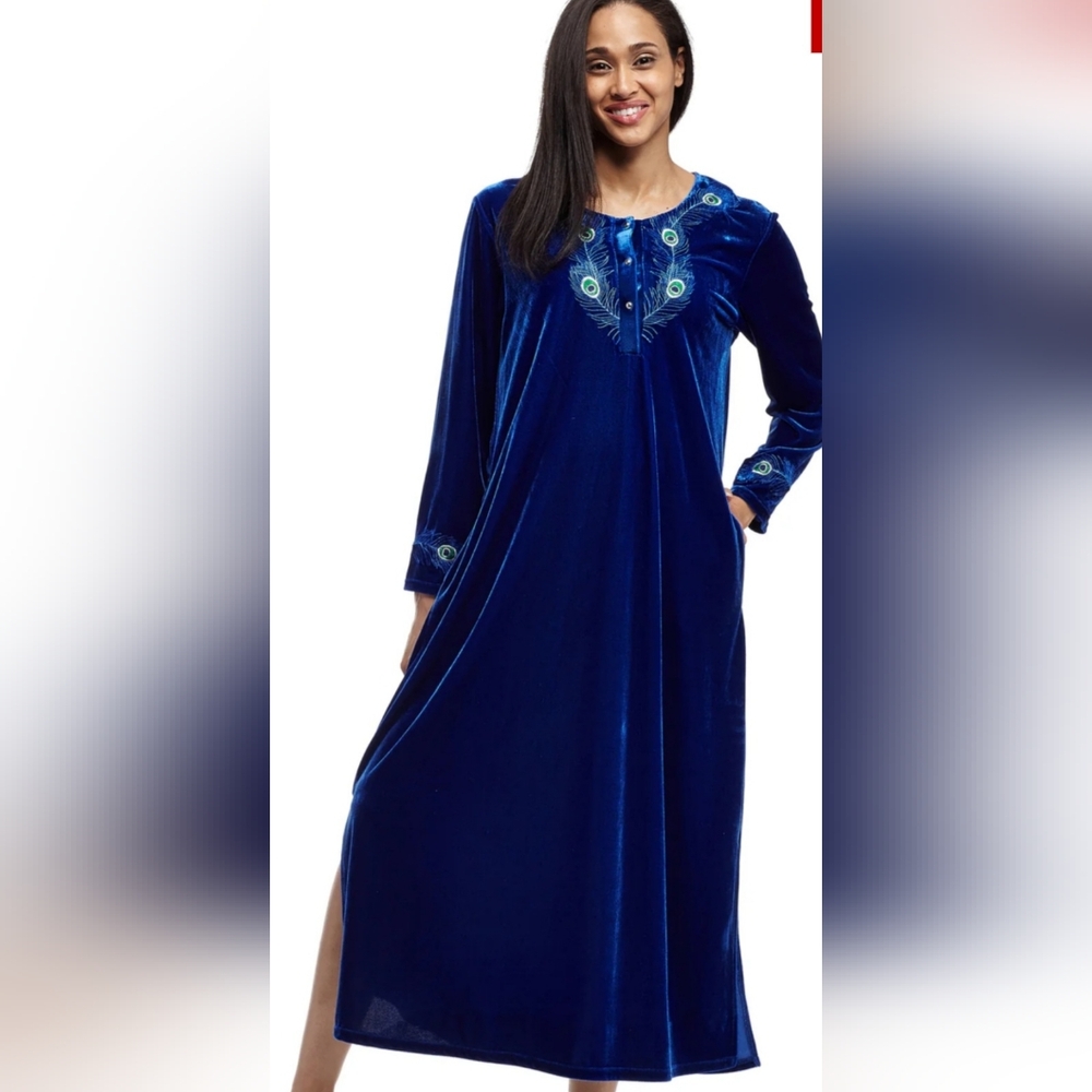 Phases Robe/ Gown Size Small